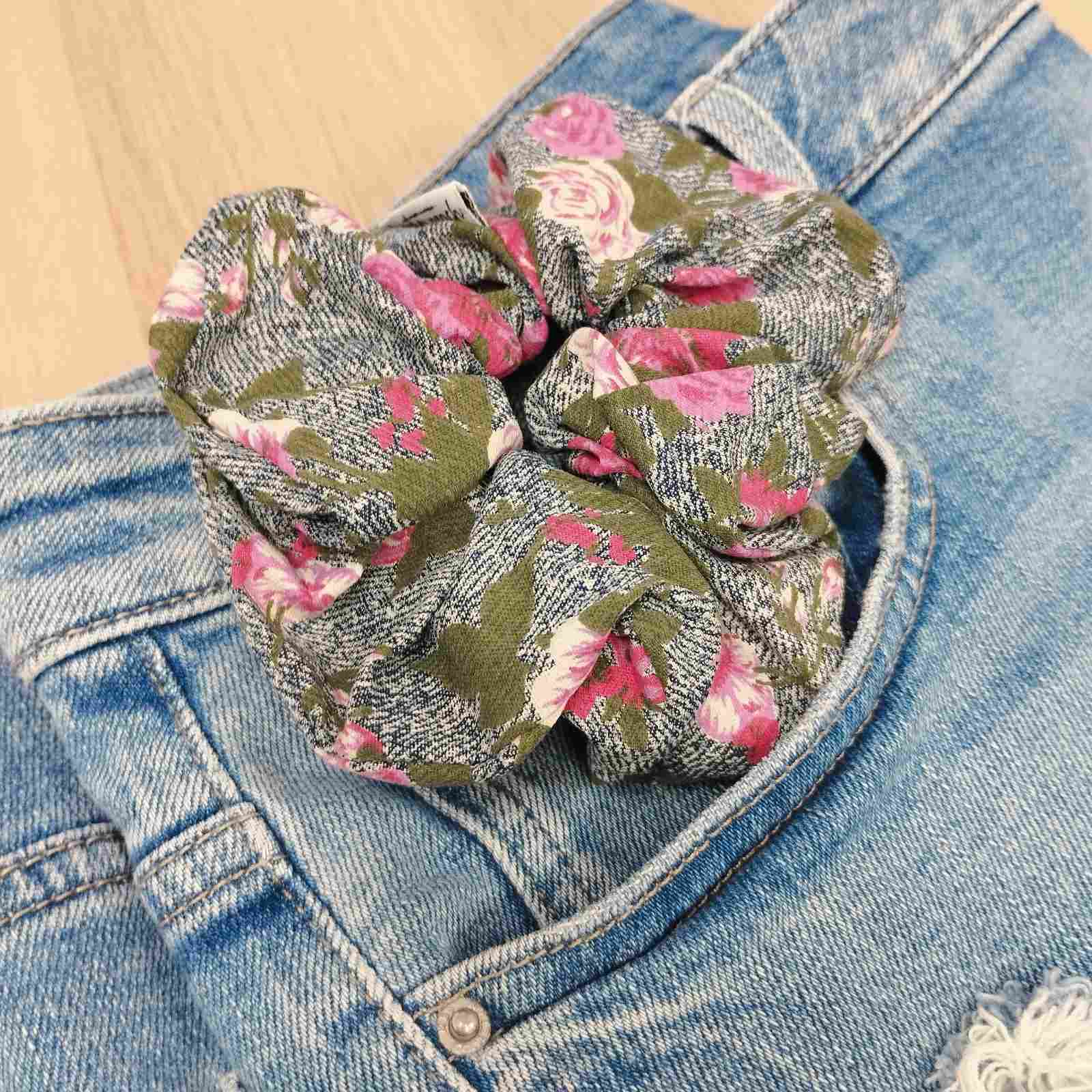 Jean Floral Scrunchie Haute Peach